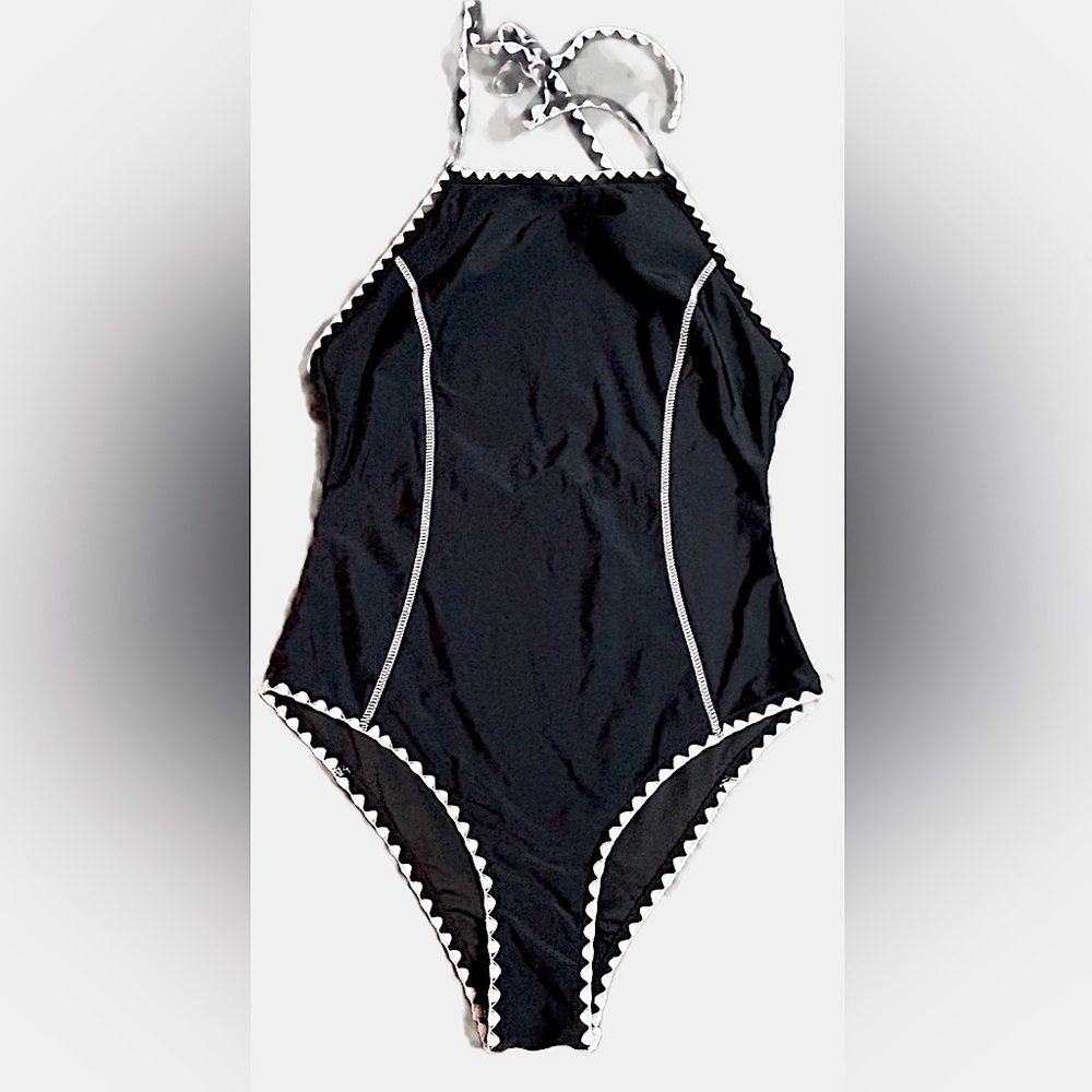 NWT Cupshe Halter One-Piece Swimsuit with White Trim Classic Minimalist size‎ M